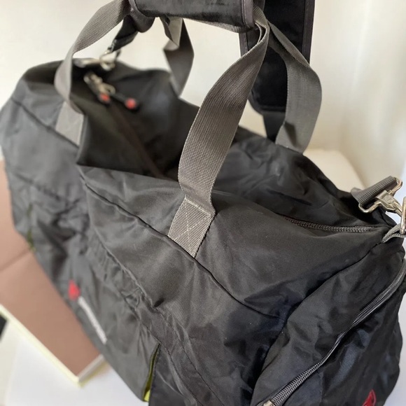 Duffle Duffel Bag Sport Travel Carry-On Workout 17"
like new - Picture 1 of 10